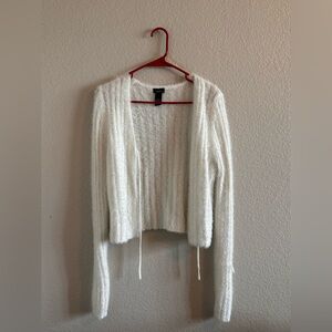 Fluffy white sweater/cardiagn